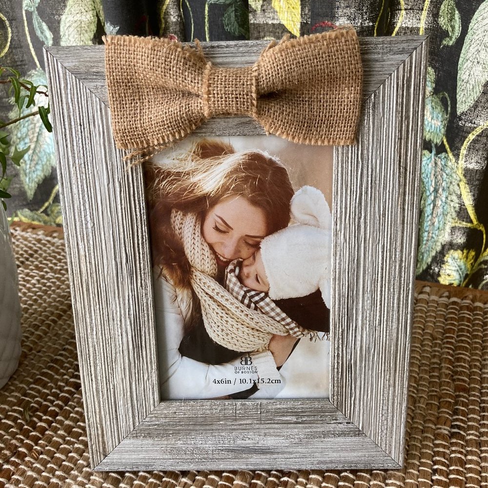 Burnes of Boston Farmhouse Style Wood Picture Fram 4" x 6"